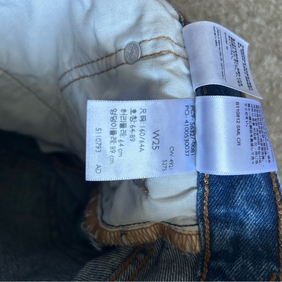 Women’s Levi’s 501 High Rise Shorts - Picture 4 of 6